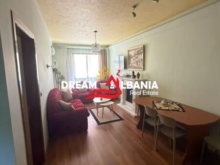 Jepet me Qira Apartament 1+1 – Pranë Xhamisë së Tabakëve ( 42111631)