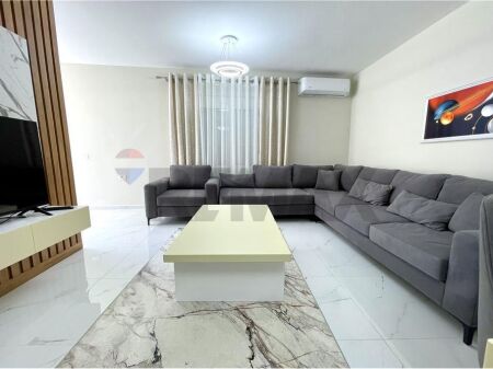 Appartamento 2+1 + parcheggio, vicino alla Procura di Tirana