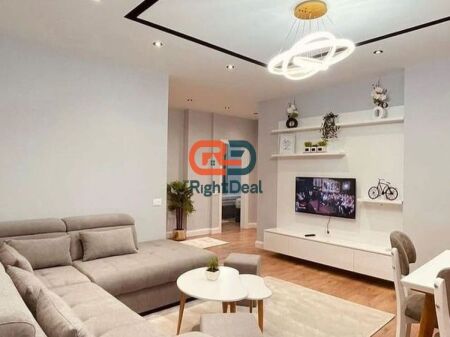 In Via Frosina Plaku, Super Appartamento 2+1 in Affitto, Vicino al Complesso Contatto !!!