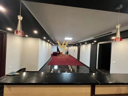 JEPET AMBIENT BIZNESI 150 M2 ME QERA TE 5 MAJI 80.000 LEKE