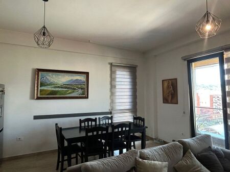  Apartament 2+1+2 i adaptuar në 3+1 për shitje në Square 21!