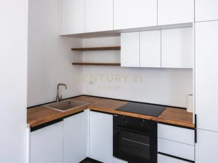 APARTAMENT 1+1 ME QIRA PRANE STACIONIT TE TRENIT, TIRANE !