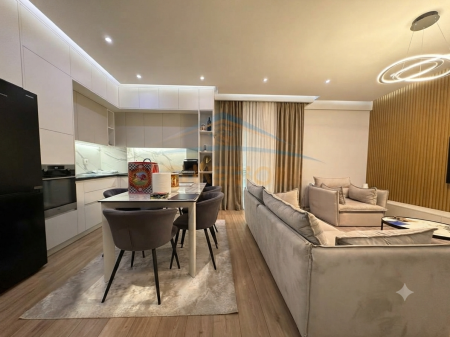 Shitet, Apartament 3+1+2, Liqeni i Thatë, Tiranë.