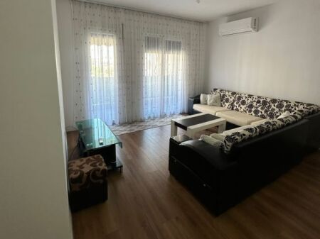 Jepet apartament 2+1 me qira ne Kompleksi Priam , Kamez , Institut .