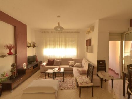 Apartament 2+1 me Qira në Kompleksin Kristal – Komuna e Parisit