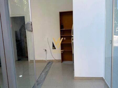 SHOP FOR RENT 13 M2 IN VASIL SHANTO 20,000 LEKE