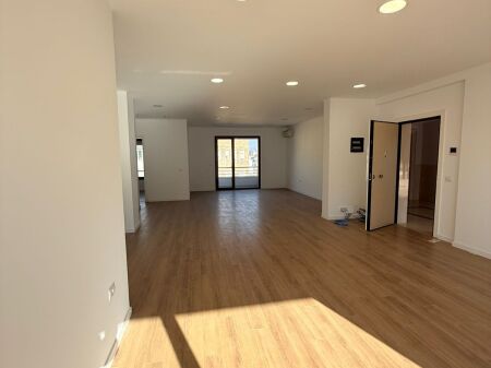 🏢 UFFICIO IN AFFITTO – DELIJORGJI