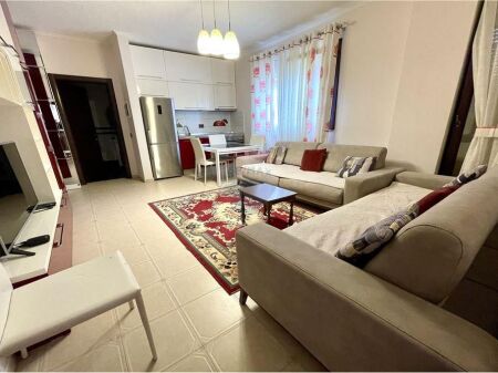 Apartament 1+1 totalisht i mobiluar, me verande, Kopeshti Zoologjik!