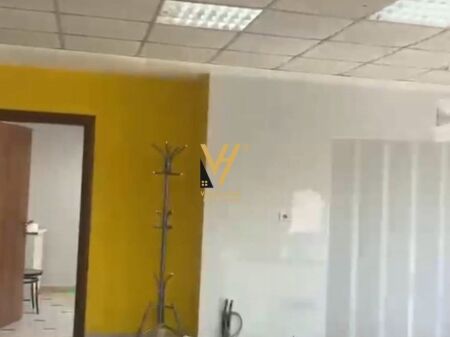 UFFICIO 90 M2 IN AFFITTO AL 21 DHJETORI 70.000 LEKE