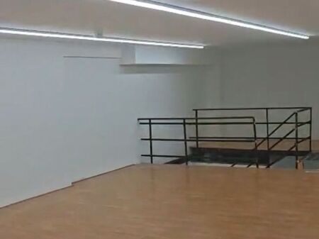 Myslym Shyr, Locale commerciale in affitto su 2 piani 135m2.