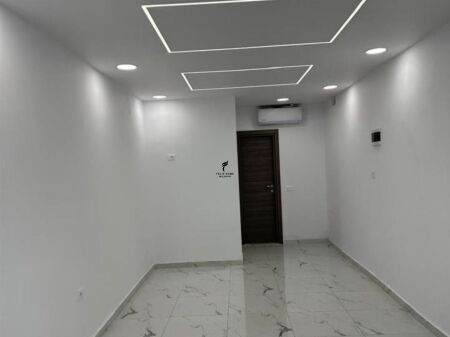 NEGOZIO IN AFFITTO 35 M2 PAZARI I RI 150.000 LEKE FH-82554