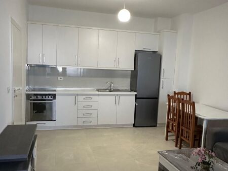 Affitto | Apartament 2 + 1 | Rruga e Kavajës | 650 €/mese