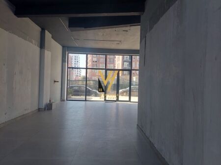 NEGOZIO IN AFFITTO 103 M2 IN VIA BURGUT 90.000 LEKE