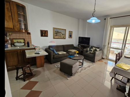 Apartament per shitje 2+1 prane Pazarit te Ri