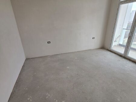 Shitet Apartament 3+1+2 – Rruga Jordan Misja