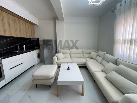 Apartament 1+1 + parkim ,tek Prokuroria e Tiranes