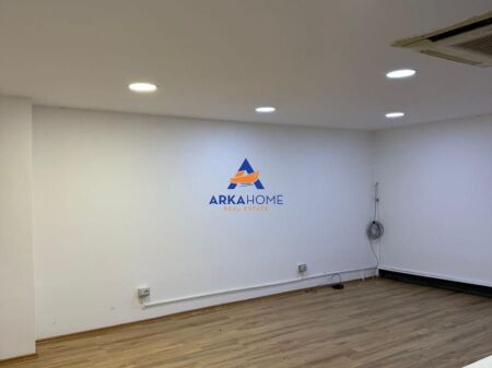 NEGOZIO IN AFFITTO 60M2 "ALLA GALLERIA, EX CINEMA 17 NOVEMBRE" 60.000 LEKE