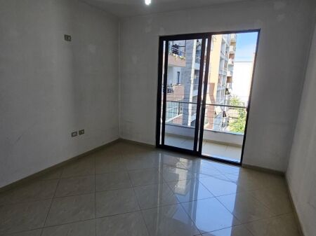 Ne Astir Shitet Apartament 2+1+2 Me Planimetri Perfekte
