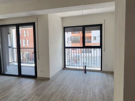 APARTAMENT 3+1 PER SHITJE PRANE BULEVARDIT TE RI