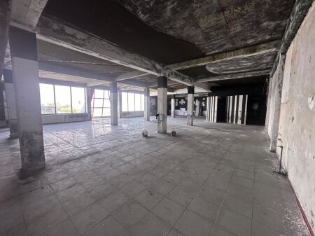 LOCALE COMMERCIALE IN AFFITTO 400M2 AUTOSTRADA TIRANA - DURRES 1.200 EURO FH-82558