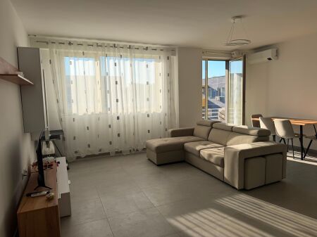 Apartament 1+1 per qera tek Kompleksi Tom Doshi !