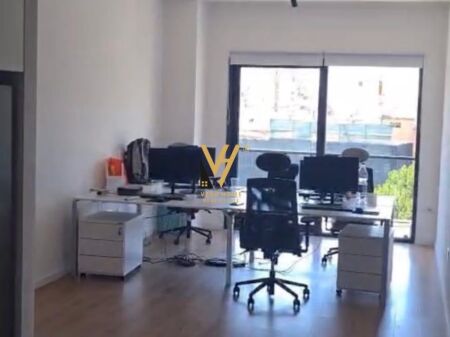 UFFICIO 100 M2 IN AFFITTO IN VIA BARRIKADAVE 90.000 LEKE