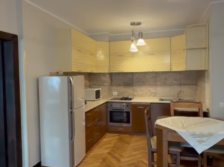 Apartamwnt 1+1+ post parkimi per qera Pazari i Ri !