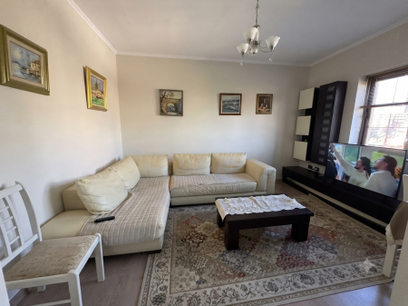 Shitet, Apartament 2+1, Rruga Fortuzi, Tirane .