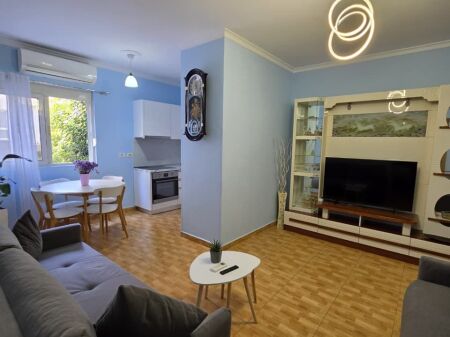  In Affitto: Appartamento 2+1  Via Barrikadave – Vicino alla Scuola "Sami Frashëri" | 75 m² | 60.000 Lek/Mese (Edificio con Ascensore) 