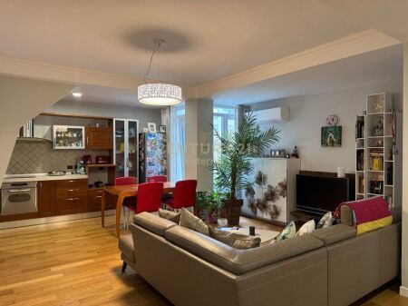Shitet Apartament 2+1 tek Ish Garda
