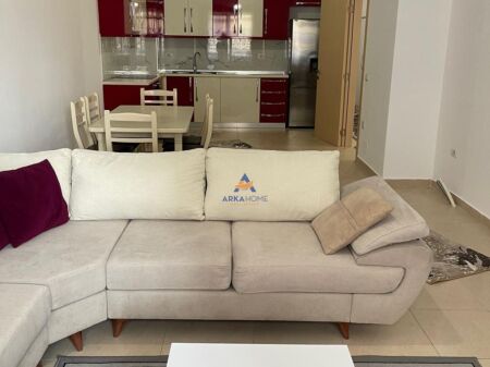 SHITET APARTMENT 3+1+BALLKON "KINOSTUDIO" 300,000 EURO (BASHKE ME POSTET E PARKIMIT )