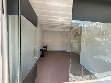 400 Euro Commercial Space For Rent in Myslym Shyri