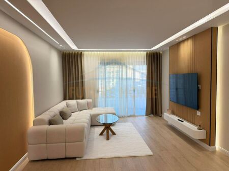 Shitet, Apartament 2+1+2, Unaza Re
