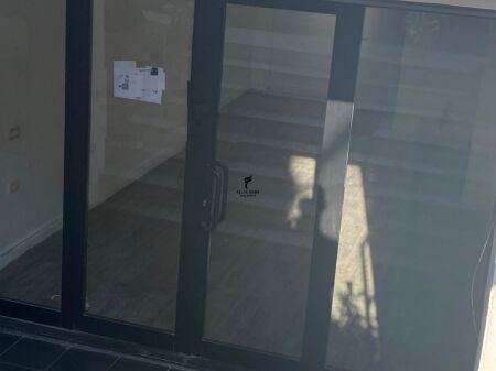 SHOP FOR RENT 37 M2 LAPRAKE 40,000 LEKE FH-82734