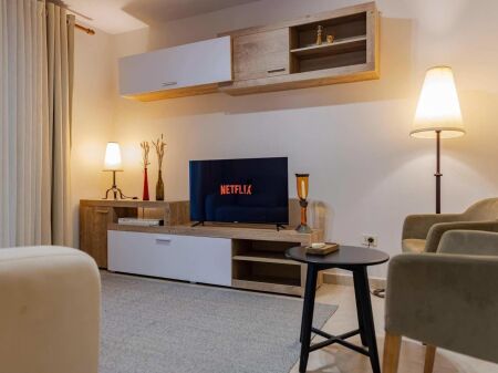 APARTAMENT ME QERA 1+1 QENDER 700 EURO FH-82660