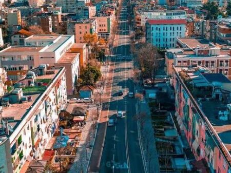AMBIENTE COMMERCIALE IN VENDITA IN VIA DURRESIT