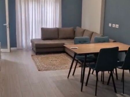 Apartament 1+1 me qira tek Rruga e Barrikadave!