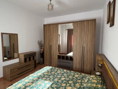 Siri Kodra, jepet me qera apartament 2+1+Post Parkimi.  