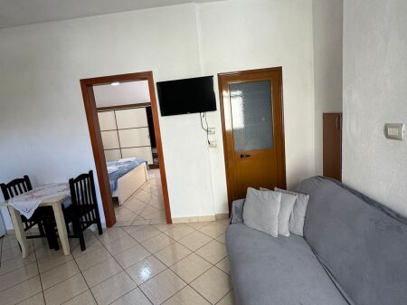 Apartament me Qera, Tirane
