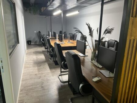 🏢 Locale Ufficio in Affitto – Square 21, Via Kavaja