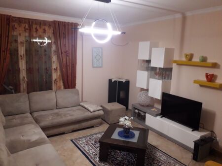 Shitet Apartament 2+1+2