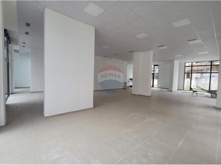 Dyqan - Për Shitje - Rruga e Barrikadave, Tiranë(ID: 530571009-117)