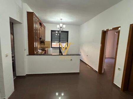 LOCALE COMMERCIALE 72 M2 IN AFFITTO IN VIA DURRES 1.300 EURO