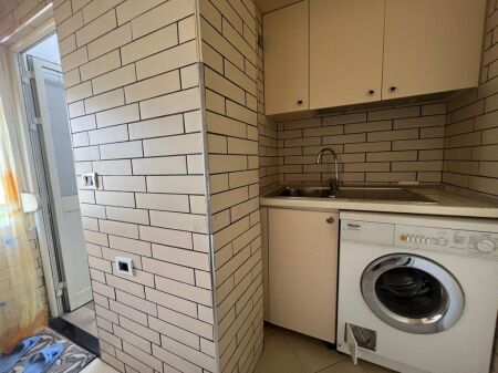Appartamento 1+1 in Affitto a Frigoriferi, Tirana