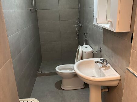 🏡 Jepet me qera garsoniere në vilë – Komuna e Parisit