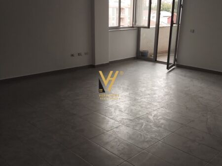 UFFICIO 80 M2 IN AFFITTO A KINOSTUDIO 50.000 LEKE