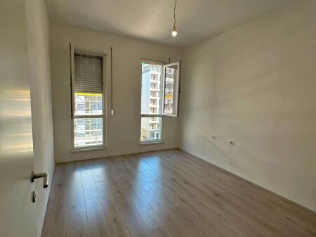 Jepet me qira apartament 2+1 bosh në Univers City!
