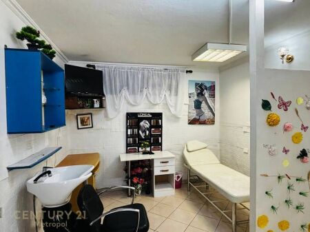 Locale commerciale in affitto 31 m² in Via Barrikadave