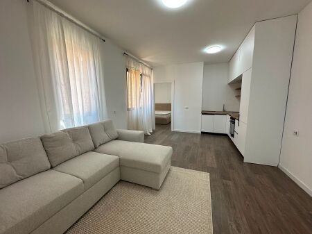 Shitet apartament 1+1 prane rr.Siri Kodra.
