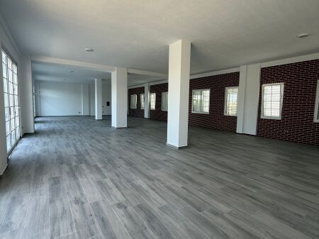 In Affitto Spazio 250 m² – Paskuqan